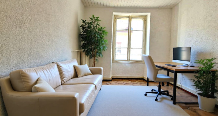 Abby Bryand Immobilier vous présente en off market : Beautiful Town Apartment image 4