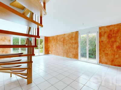 Gepflegtes 5-Zimmer Doppeleinfamilienhaus an familienfreundlicher Lage image 3