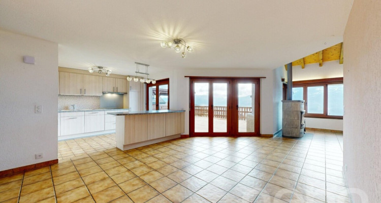 Maison spacieuse 8.5 + appartement 2.5 indépendant - Vue dégagée image 8