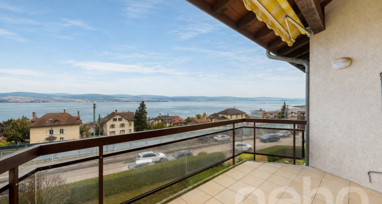 St Blaise: Dernier étage avec vue lac, mezzanine et beaux volumes image 12