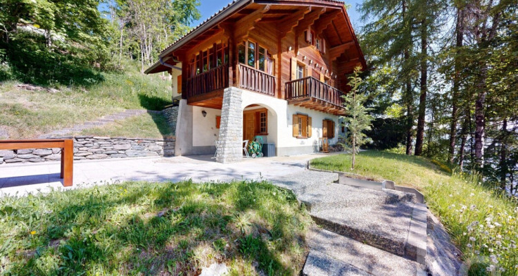 Magnifique chalet de montagne avec vue panoramique à Hérémence image 1