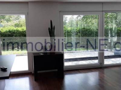Bel appartement de 3,5 pièces, bénéficiant dun jardin privatif et dune place de parc intérieure image 1