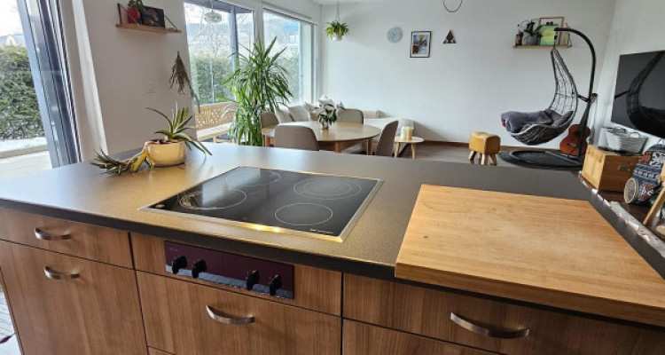 Bel appartement de 3,5 pièces, bénéficiant dun jardin privatif et dune place de parc intérieure image 3
