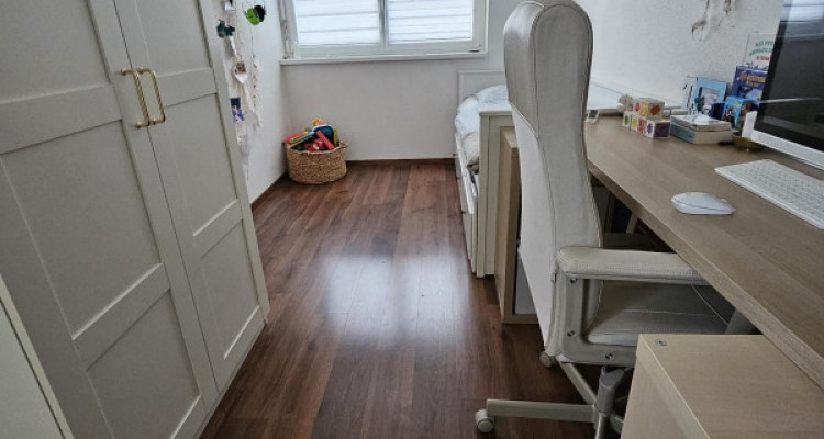 Bel appartement de 3,5 pièces, bénéficiant dun jardin privatif et dune place de parc intérieure image 5