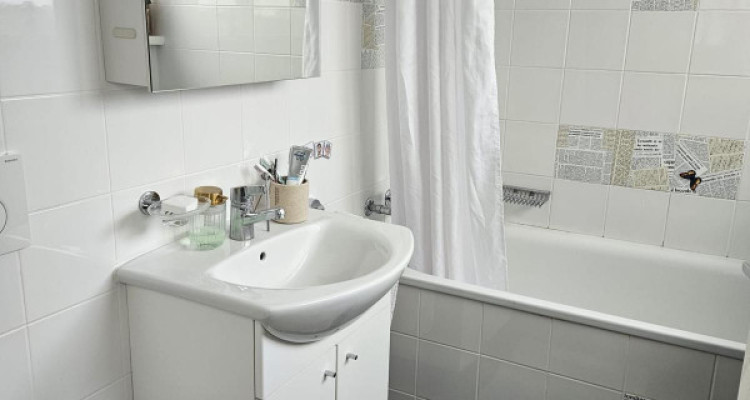 Bel appartement de 3,5 pièces, bénéficiant dun jardin privatif et dune place de parc intérieure image 6