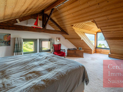 VEYRIER-DU-LAC ? PROPRIÉTÉ RÉNOVÉE AVEC VUE PANORAMIQUE SUR LE LAC DANNECY ? 219 M² UTILES SUR 1 000 M² DE TERRAIN image 4