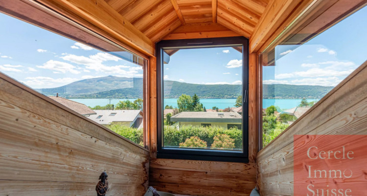 VEYRIER-DU-LAC ? PROPRIÉTÉ RÉNOVÉE AVEC VUE PANORAMIQUE SUR LE LAC DANNECY ? 219 M² UTILES SUR 1 000 M² DE TERRAIN image 2