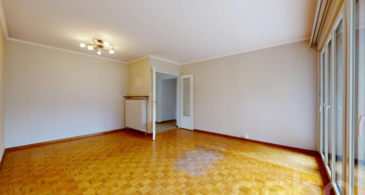Villa à rénover à fort potentiel, opportunité unique à Vessy image 4