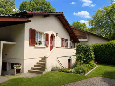 Propriété comprenant 2 maisons individuelles image 1