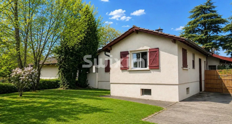 Propriété comprenant 2 maisons individuelles image 3