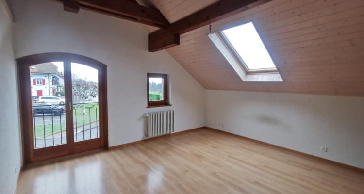 Charmant appartement de 3.5 pièces au coeur de Luins image 5