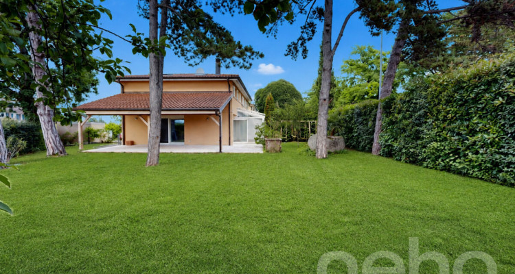 Maison mitoyenne d?angle et vaste jardin à Vessy image 3