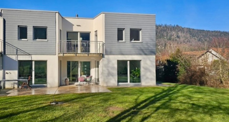 Villa mitoyenne en pignon située dans un agréable quartier prisé de Fleurier image 2