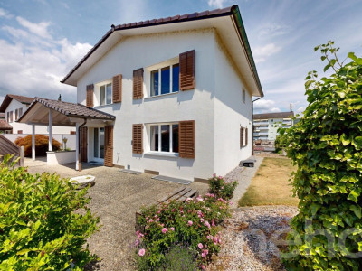 Freistehendes 5.5 Zimmer Einfamilienhaus im ruhigen Kleindöttingen image 1