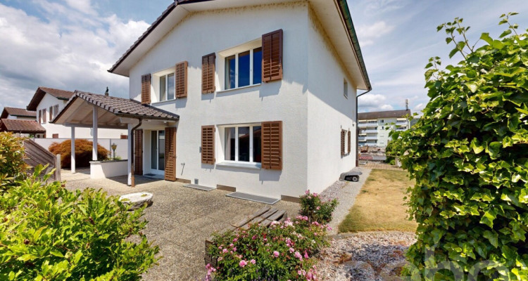 Freistehendes 5.5 Zimmer Einfamilienhaus im ruhigen Kleindöttingen image 1