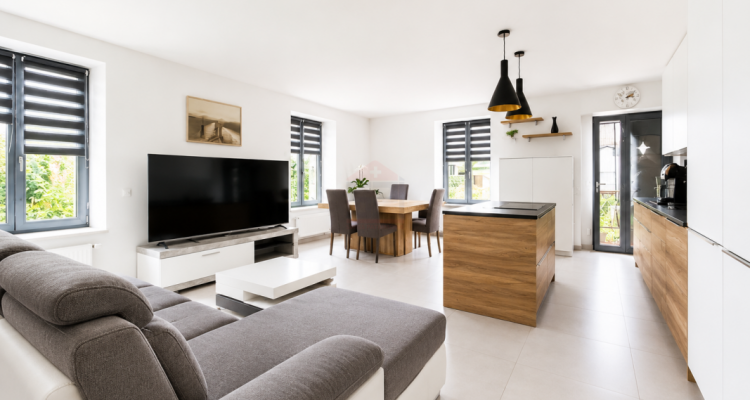 Superbe appartement rénové de 4,5 pièces Lumineux et idéalement situé image 1