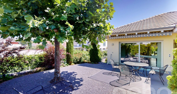 Elegantes Einfamilienhaus mit Garten und Carport für Wohnmobil image 2