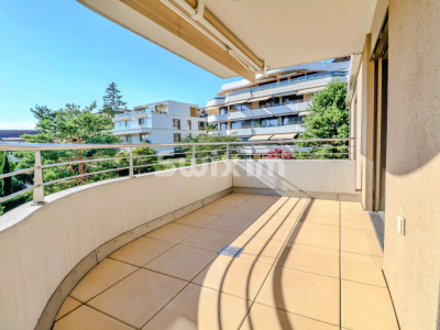 Exclusivité ! Appartement de standing avec vue sur le Lac ! image 6