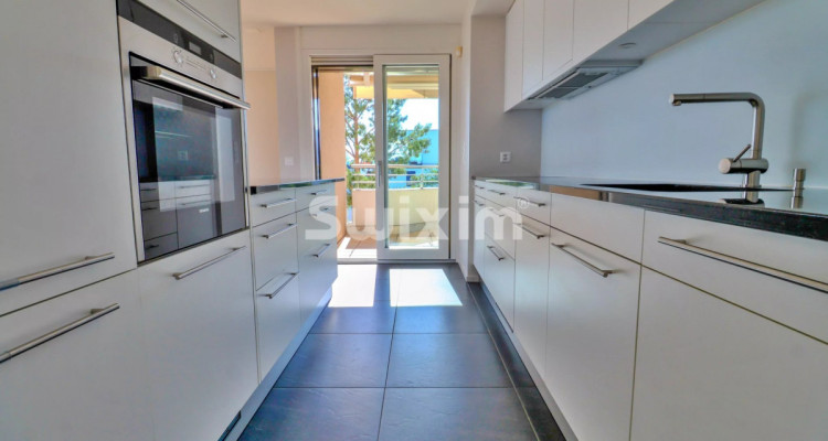 Exclusivité ! Appartement de standing avec vue sur le Lac ! image 4