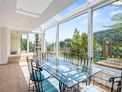 Exklusives Wohnen mit Garten, Wintergarten und Weitsicht image 5