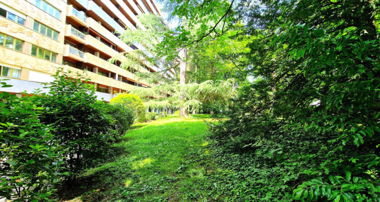 Elégant Appartement vue lac, résidence de luxe avec piscine intérieure & jacuzzi image 10