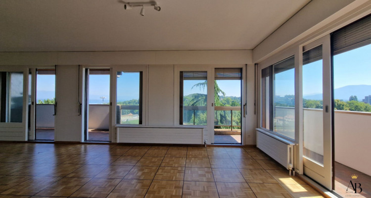 Elégant Appartement vue lac, résidence de luxe avec piscine intérieure & jacuzzi image 5
