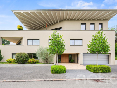 Exklusive Villa mit Wellnessbereich und Panorama-Aussicht image 1