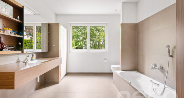 Exklusive Villa mit Wellnessbereich und Panorama-Aussicht image 10