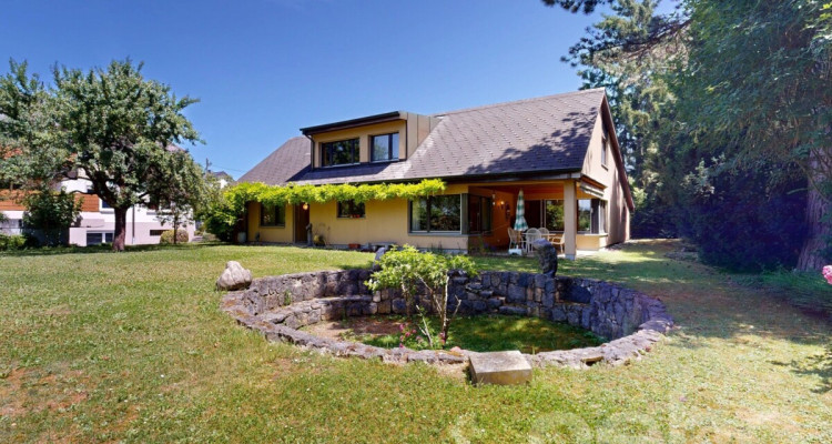 Grosszügiges 7.5-Zimmer-Einfamilienhaus mit Gartenidylle in Dornach image 1