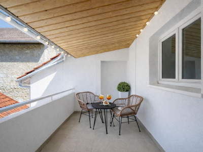 Stilvoll möbliert | 2 renovierte Wohnungen | Hohes Potenzial | Zentrale Lage image 10