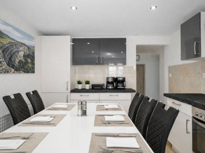 Stilvoll möbliert | 2 renovierte Wohnungen | Hohes Potenzial | Zentrale Lage image 11