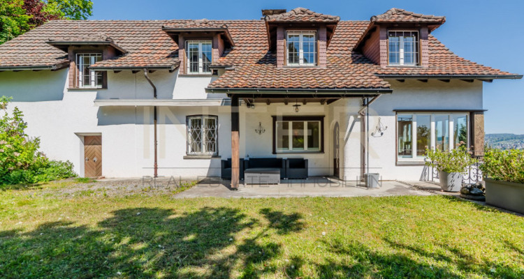 Stilvolles freistehendes 6.5-Zi-EFH mit 981 m² Grundstück, Seesicht und Entwicklungspotenzial in Oberrieden image 1