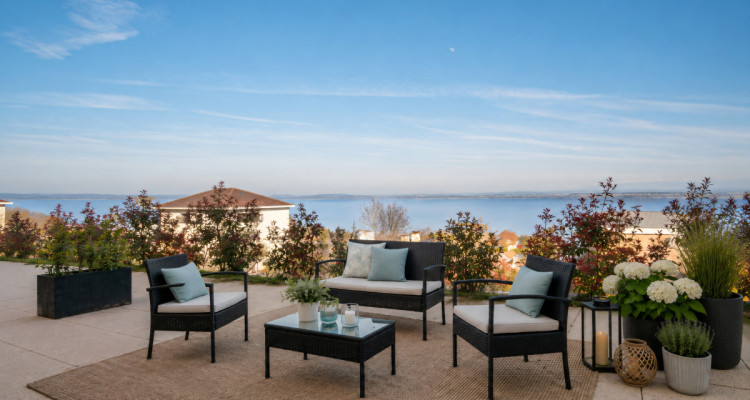 Vue imprenable sur le lac image 1