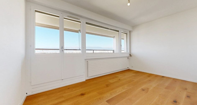 Exceptionnel appartement en attique de 4,5 pièces à Genève ✨ image 5