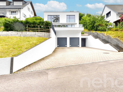 Moderne Doppelhaushälfte mit Weitsicht und grosser Terrasse image 1
