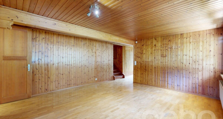 Chalet de caractère : jardin bucolique et potentiel rare image 12