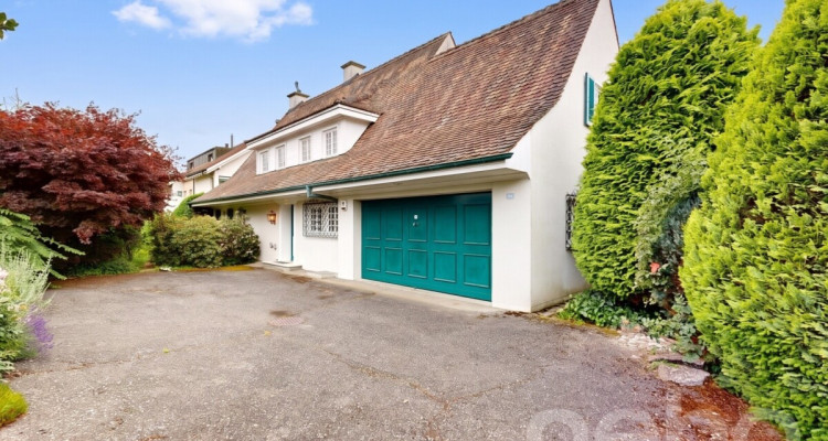 Familienvilla mit Traumgarten und einzigartigem Entwicklungspotenzial image 1
