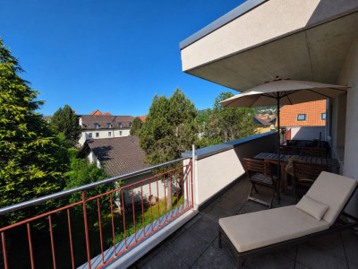 Appartement en attique avec  terrasse, garage double et place de parc extérieure image 1