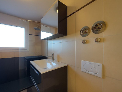 Appartement en attique avec  terrasse, garage double et place de parc extérieure image 9
