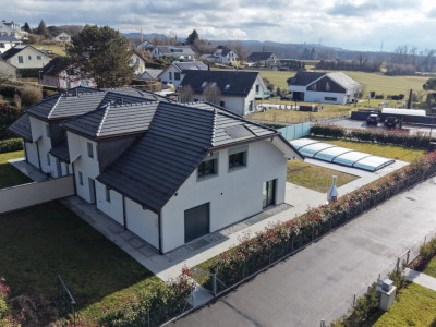 Villa contemporaine avec vue sur le lac, piscine et prestations dexception image 2