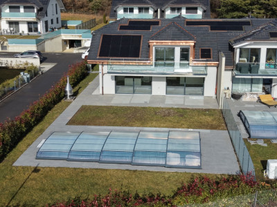 Villa contemporaine avec vue sur le lac, piscine et prestations dexception image 1