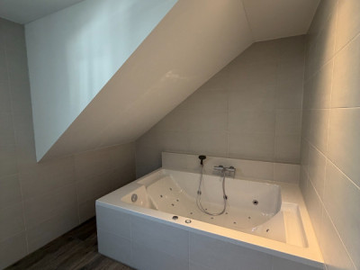 Villa contemporaine avec vue sur le lac, piscine et prestations dexception image 7