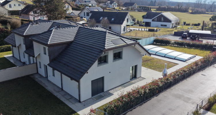 Villa contemporaine avec vue sur le lac, piscine et prestations dexception image 2