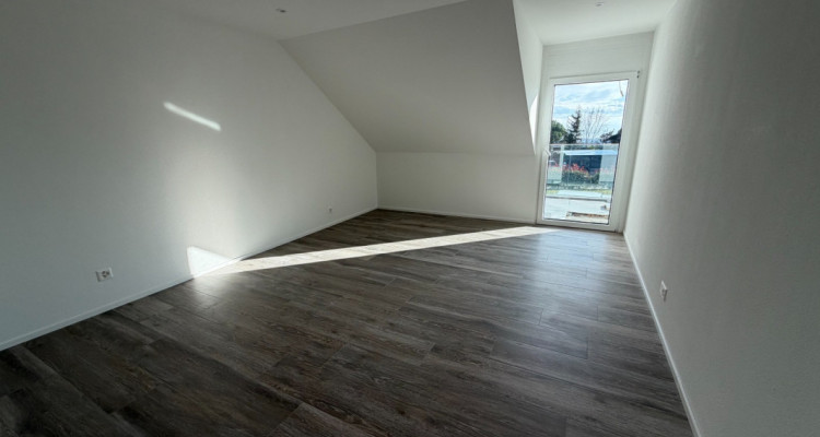 Villa contemporaine avec vue sur le lac, piscine et prestations dexception image 4