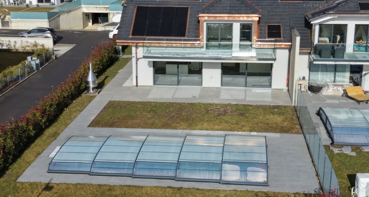 Villa contemporaine avec vue sur le lac, piscine et prestations dexception image 1