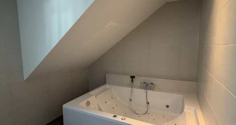 Villa contemporaine avec vue sur le lac, piscine et prestations dexception image 7