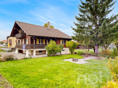 Chalet de caractère sur 1741 m² avec rivière et potentiel image 1
