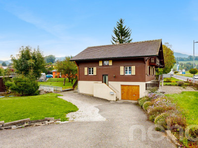 Chalet de caractère sur 1741 m² avec rivière et potentiel image 3