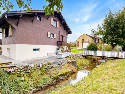 Chalet de caractère sur 1741 m² avec rivière et potentiel image 5