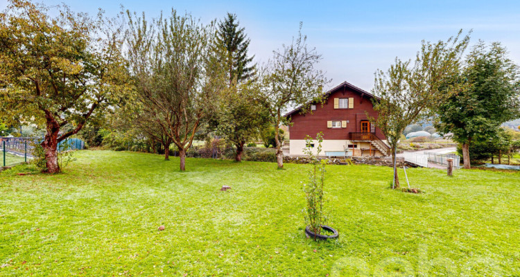 Chalet de caractère sur 1741 m² avec rivière et potentiel image 4